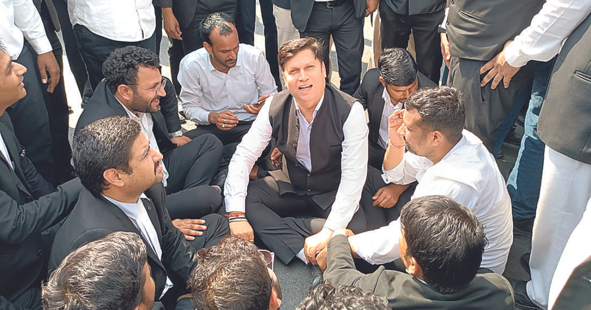 Demanding Advt Protection Act, lawyers protest killing